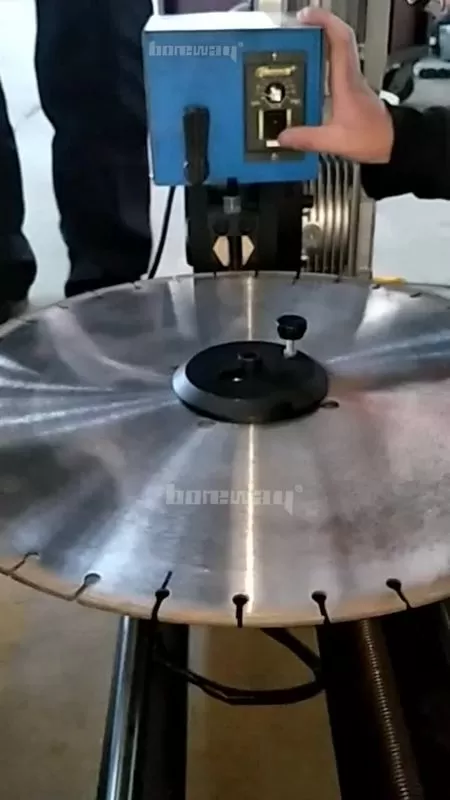 Automatic hammer machine for removal of useless segments02